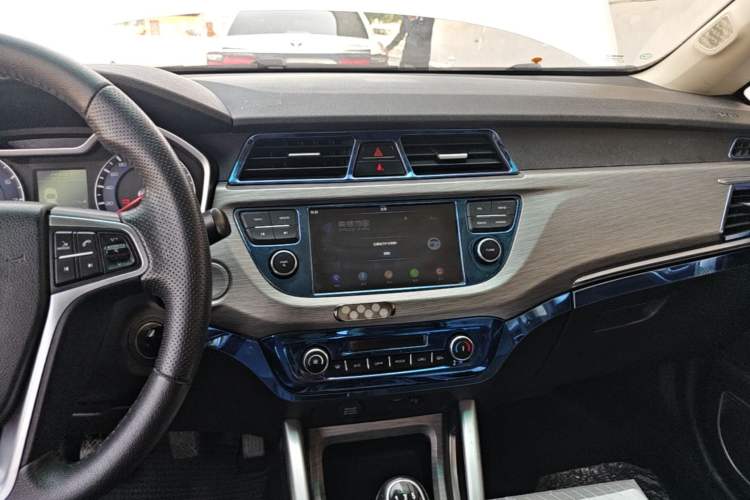 Used Geely Auto Vision X3 2017 1.5L Manual Luxury Model Audio And AC Panel