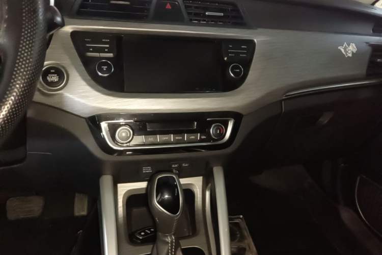Used Geely Auto Vision X3 2017 1.5L Automatic Elite Model Audio And AC Panel