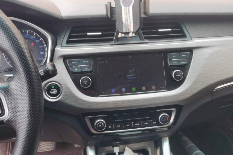 Used Geely Auto Vision X3 2017 1.5L Automatic Luxury Model Audio And AC Panel