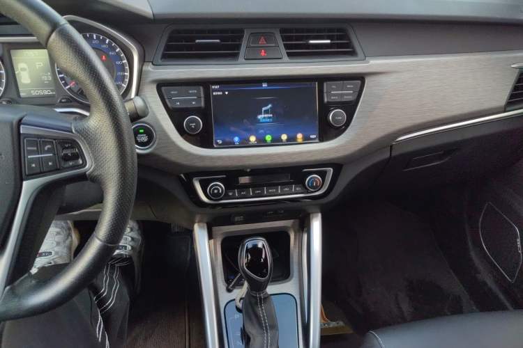 Used Geely Auto Vision X3 2017 1.5L Automatic Elite Model Audio And AC Panel