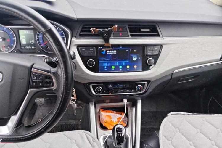 Used Geely Auto Vision X3 2017 1.5L Manual Luxury Model Audio And AC Panel