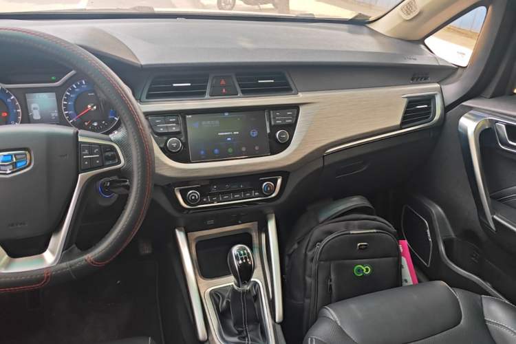 Used Geely Auto Vision X3 2017 1.5L Manual Luxury Model Audio And AC Panel
