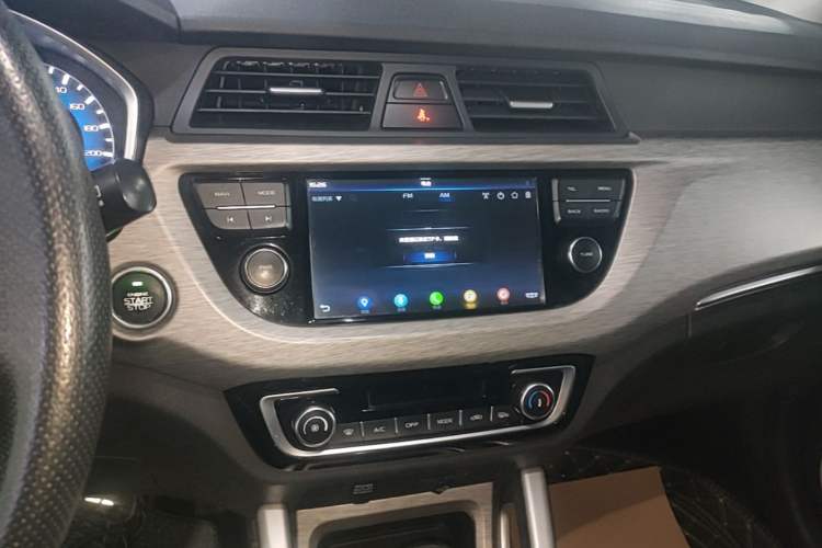 Used Geely Auto Vision X3 2017 1.5L Automatic Luxury Model Audio And AC Panel
