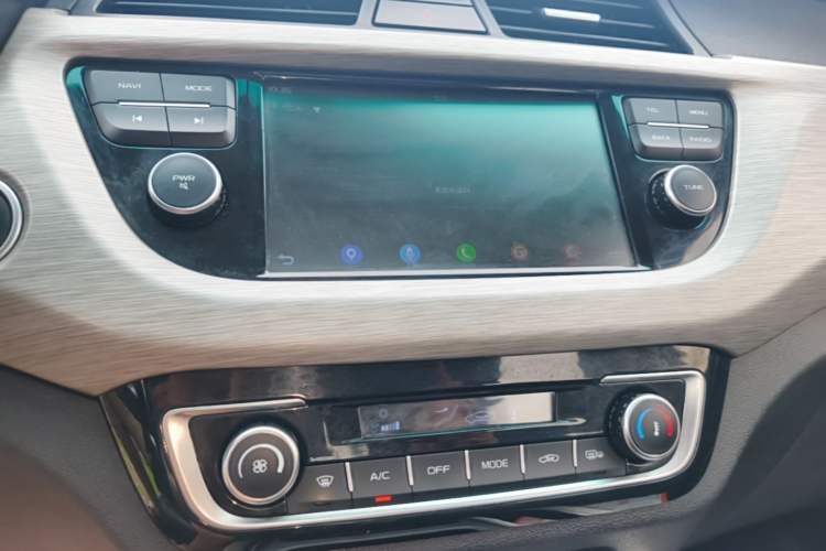 Used Geely Auto Vision X3 2017 1.5L Automatic Luxury Model Audio And AC Panel