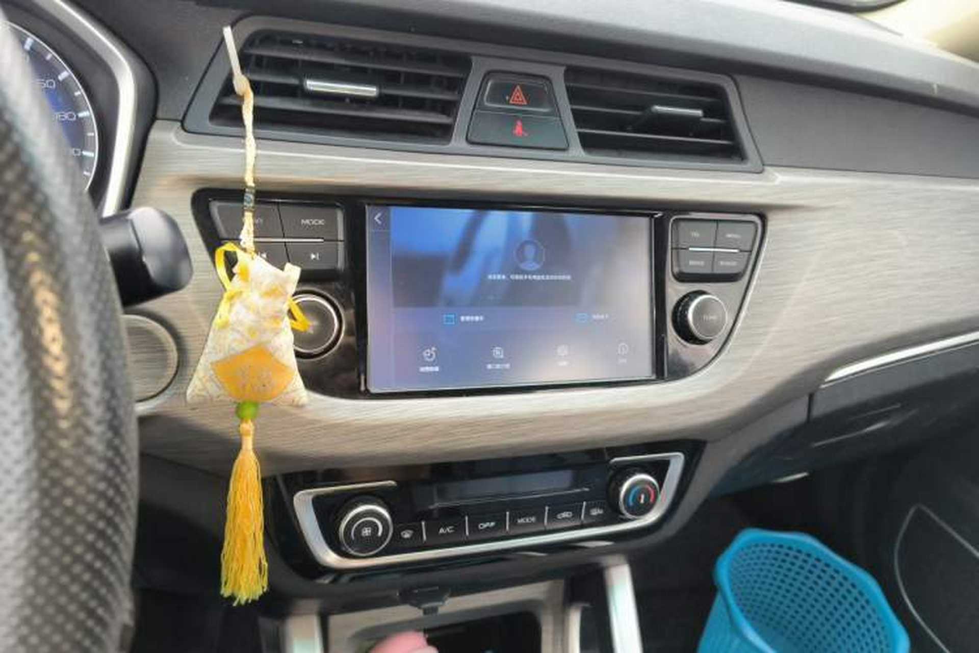 Used Geely Auto Vision X3 2017 1.5L Manual Luxury Model Audio And AC Panel