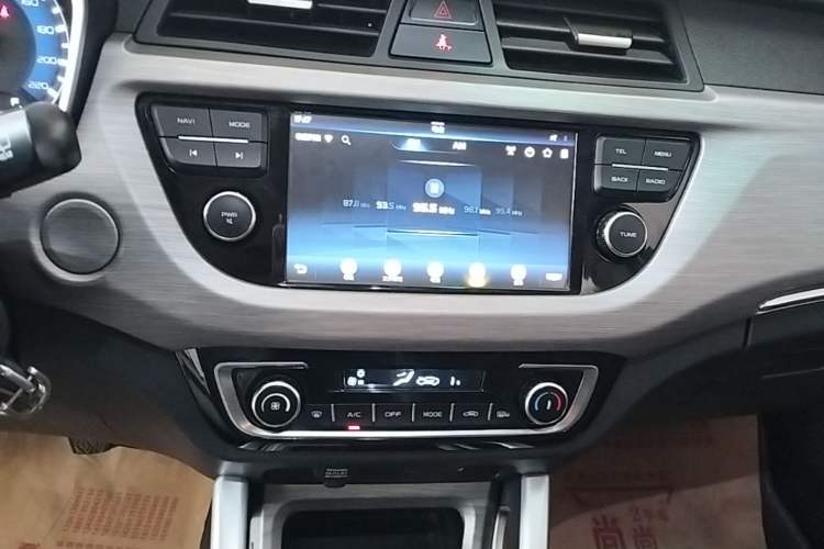 Used Geely Auto Vision X3 2017 1.5L Manual Elite Model Audio And AC Panel