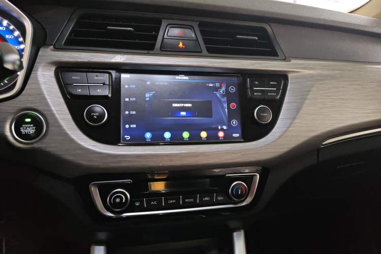 Used Geely Auto Vision X3 2017 1.5L Automatic Luxury Model Audio And AC Panel