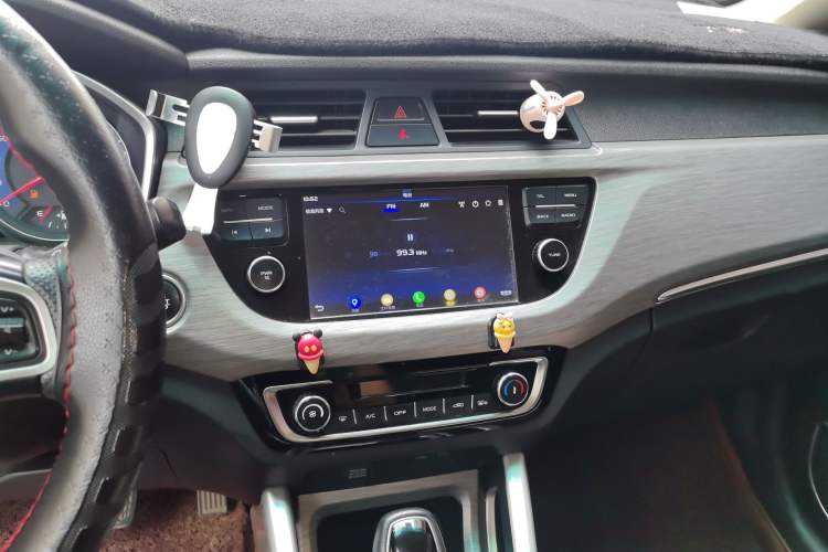Used Geely Auto Vision X3 2017 1.5L Automatic Elite Model Audio And AC Panel