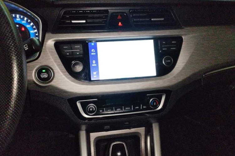 Used Geely Auto Vision X3 2017 1.5L Automatic Elite Model Audio And AC Panel