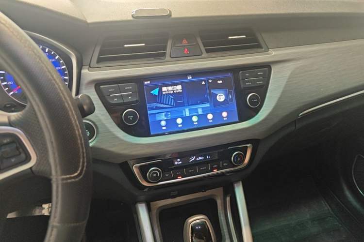 Used Geely Auto Vision X3 2017 1.5L Automatic Luxury Model Audio And AC Panel