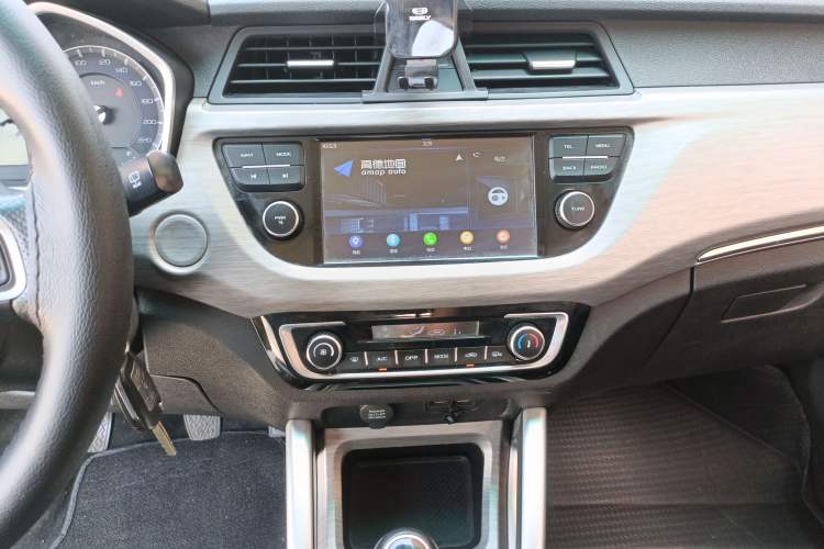 Used Geely Auto Vision X3 2017 1.5L Manual Luxury Model Audio And AC Panel