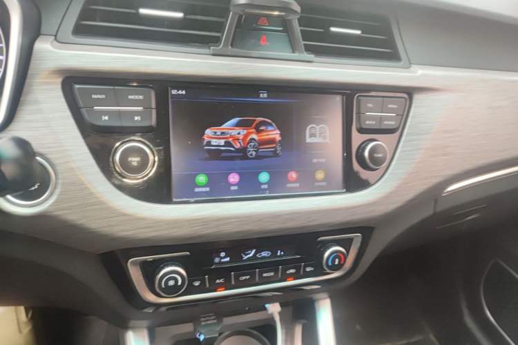 Used Geely Auto Vision X3 2017 1.5L Automatic Luxury Model Audio And AC Panel