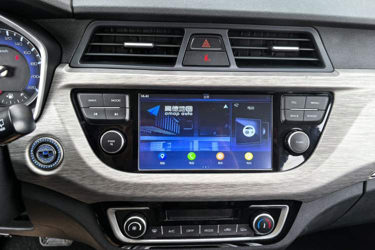 Used Geely Auto Vision X3 2017 1.5L Automatic Elite Model Audio And AC Panel