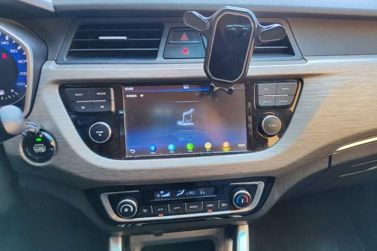 Used Geely Auto Vision X3 2017 1.5L Automatic Luxury Model Audio And AC Panel