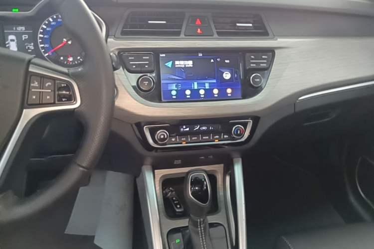 Used Geely Auto Vision X3 2017 1.5L Automatic Luxury Model Audio And AC Panel