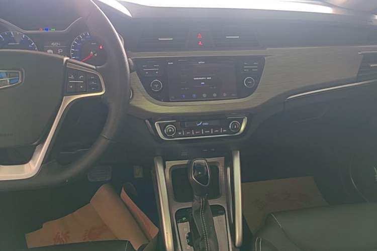 Used Geely Auto Vision X3 2017 1.5L Automatic Luxury Model Audio And AC Panel