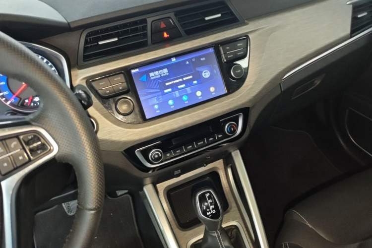 Used Geely Auto Vision X3 2017 1.5L Automatic Luxury Model Audio And AC Panel