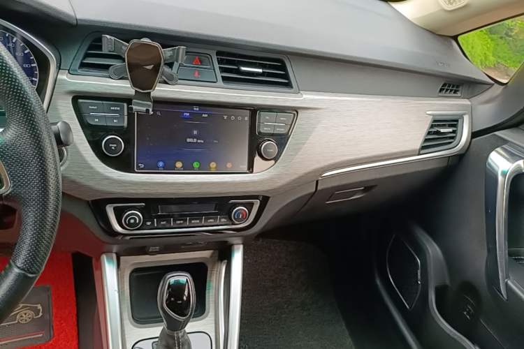 Used Geely Auto Vision X3 2017 1.5L Automatic Elite Model Audio And AC Panel