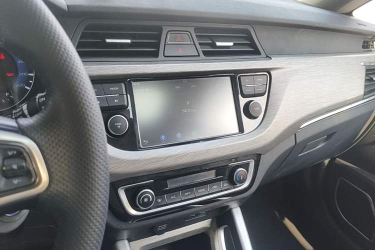 Used Geely Auto Vision X3 2017 1.5L Manual Luxury Model Audio And AC Panel