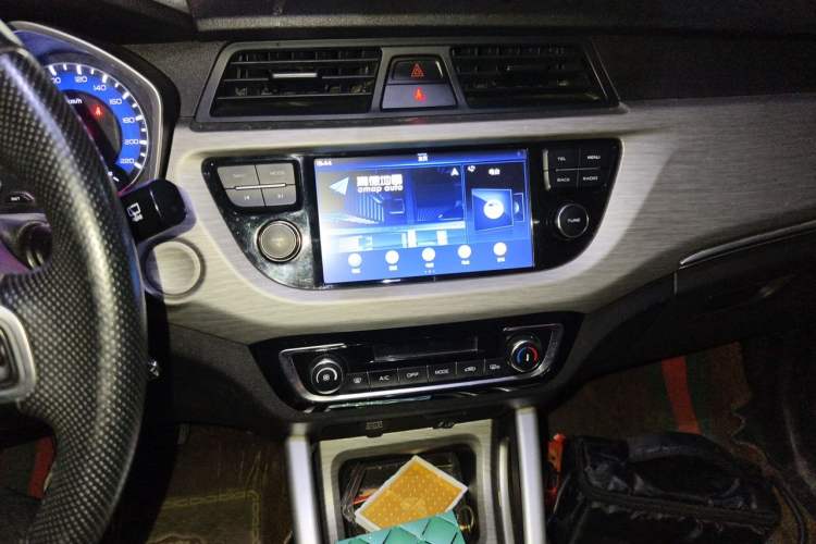 Used Geely Auto Vision X3 2017 1.5L Manual Luxury Model Audio And AC Panel