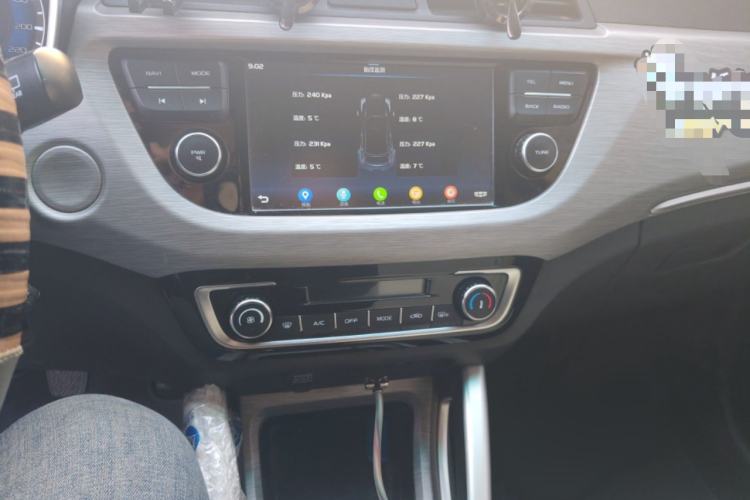 Used Geely Auto Vision X3 2017 1.5L Manual Luxury Model Audio And AC Panel