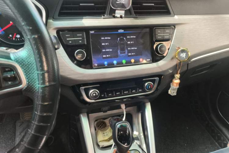 Used Geely Auto Vision X3 2017 1.5L Automatic Luxury Model Audio And AC Panel