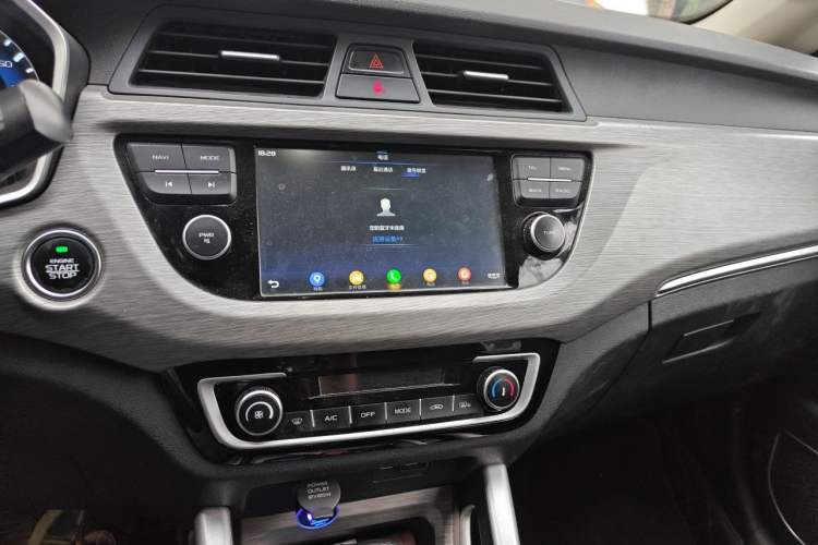 Used Geely Auto Vision X3 2017 1.5L Automatic Elite Model Audio And AC Panel