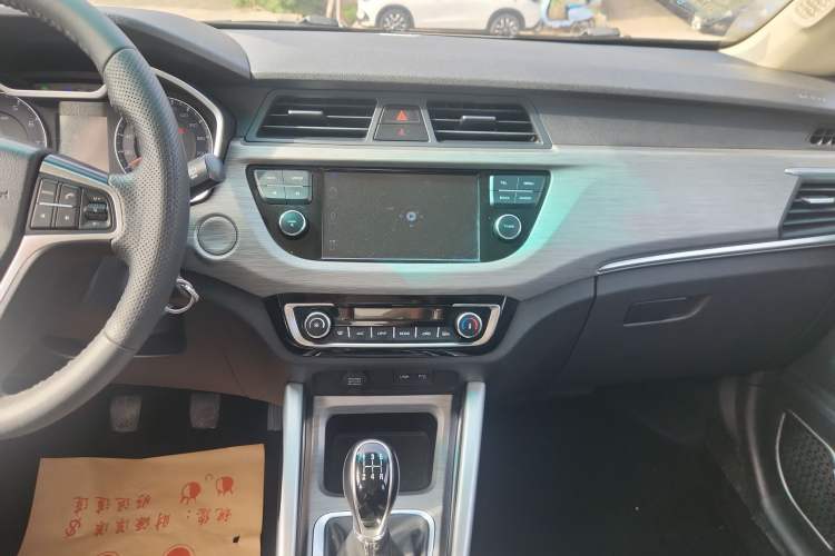 Used Geely Auto Vision X3 2017 1.5L Manual Elite Model Audio And AC Panel