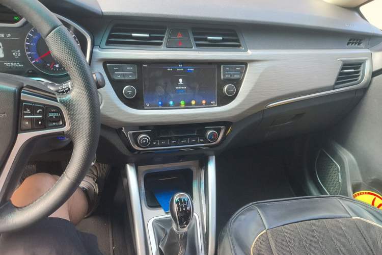 Used Geely Auto Vision X3 2017 1.5L Manual Luxury Model Audio And AC Panel