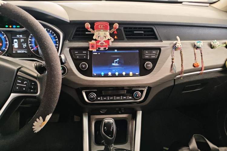 Used Geely Auto Vision X3 2017 1.5L Automatic Elite Model Audio And AC Panel