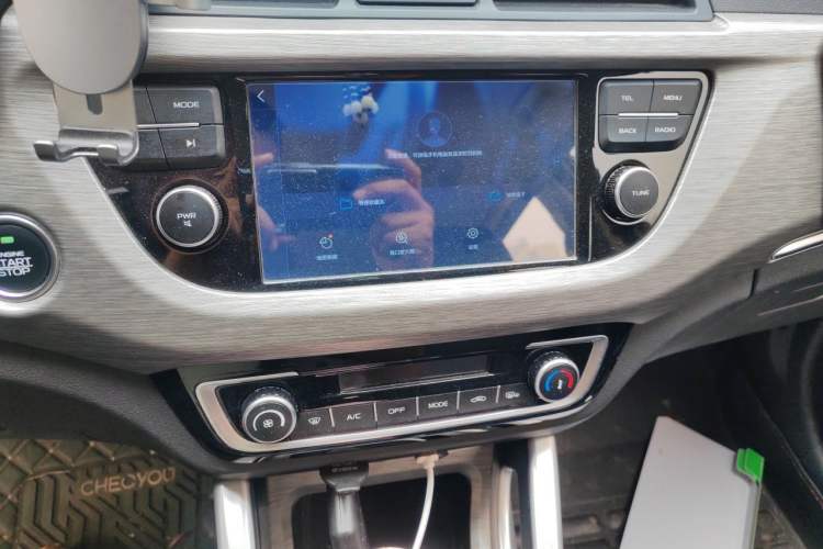 Used Geely Auto Vision X3 2017 1.5L Automatic Elite Model Audio And AC Panel