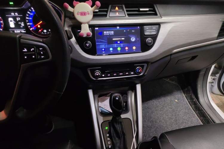 Used Geely Auto Vision X3 2017 1.5L Automatic Luxury Model Audio And AC Panel