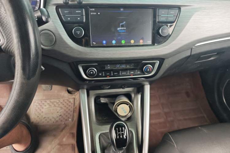 Used Geely Auto Vision X3 2017 1.5L Manual Luxury Model Audio And AC Panel