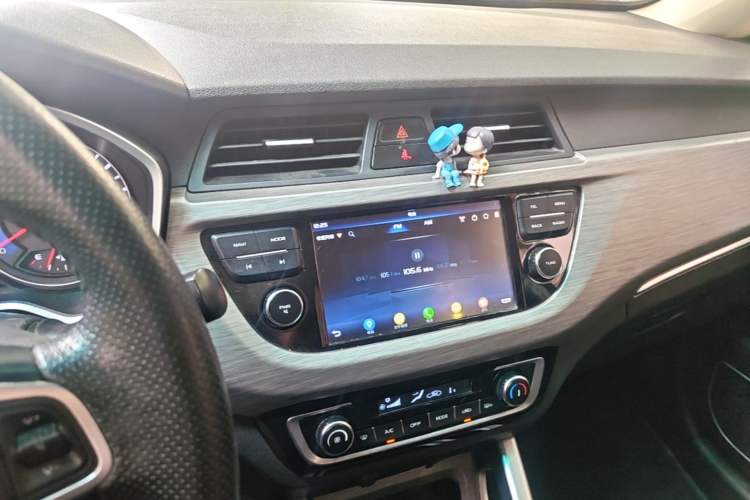 Used Geely Auto Vision X3 2017 1.5L Automatic Elite Model Audio And AC Panel
