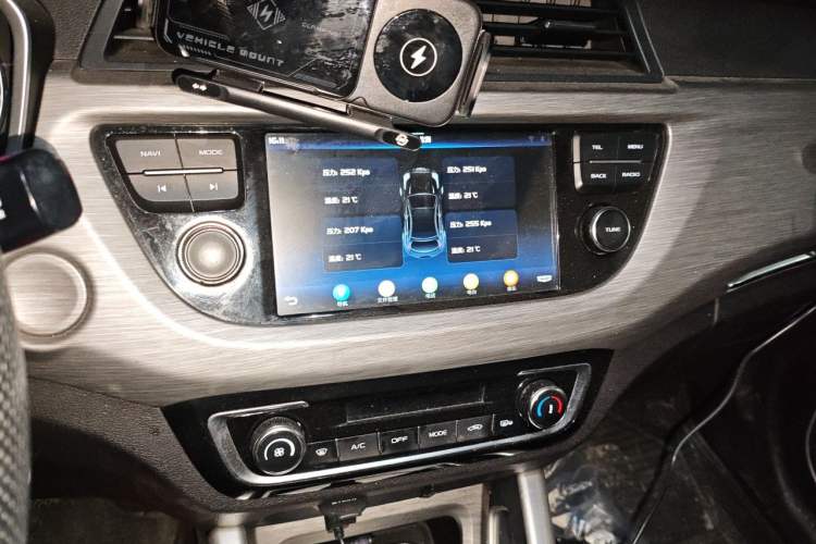 Used Geely Auto Vision X3 2017 1.5L Manual Elite Model Audio And AC Panel
