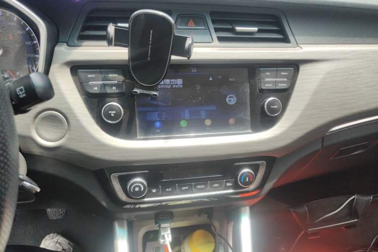 Used Geely Auto Vision X3 2017 1.5L Manual Elite Model Audio And AC Panel