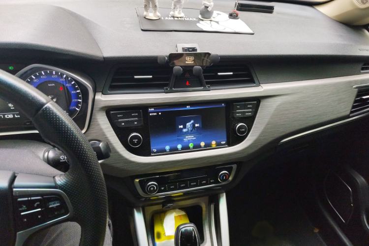 Used Geely Auto Vision X3 2017 1.5L Automatic Luxury Model Audio And AC Panel