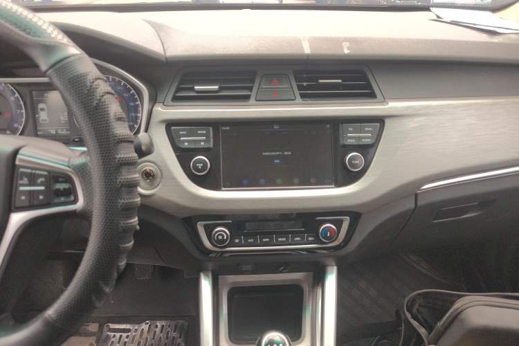 Used Geely Auto Vision X3 2017 1.5L Manual Luxury Model Audio And AC Panel