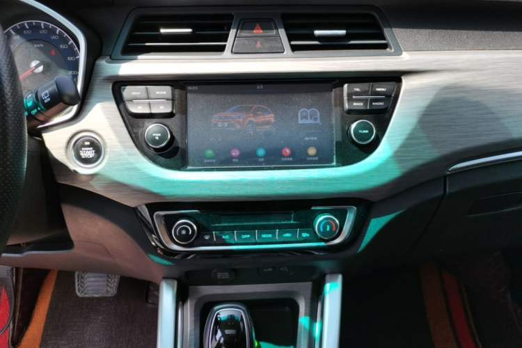 Used Geely Auto Vision X3 2017 1.5L Automatic Luxury Model Audio And AC Panel
