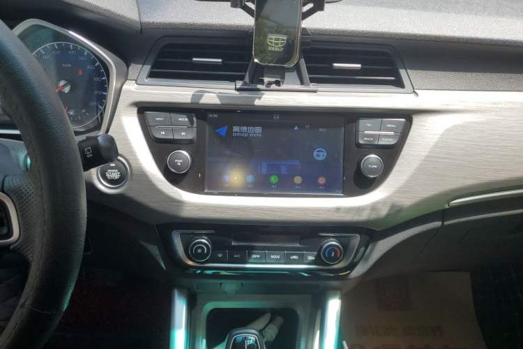Used Geely Auto Vision X3 2017 1.5L Automatic Luxury Model Audio And AC Panel
