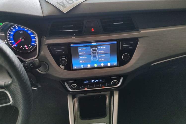 Used Geely Auto Vision X3 2017 1.5L Manual Elite Model Audio And AC Panel