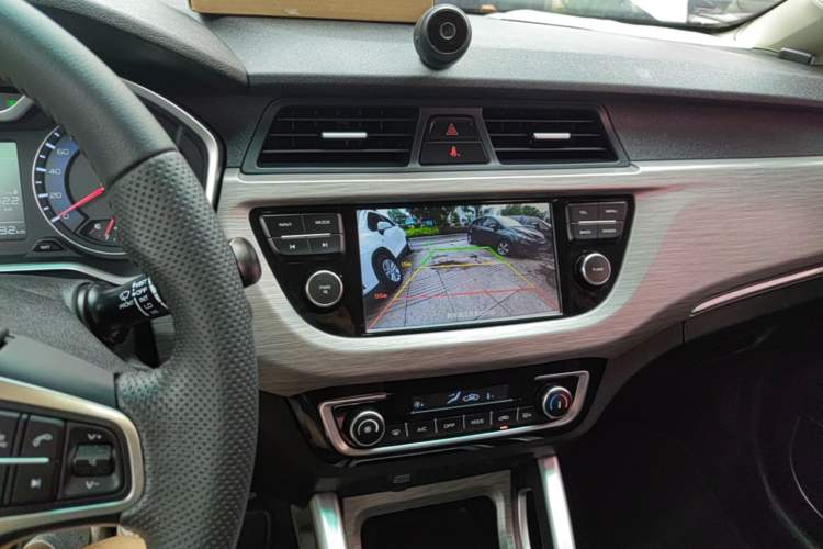 Used Geely Auto Vision X3 2017 1.5L Manual Luxury Model Audio And AC Panel