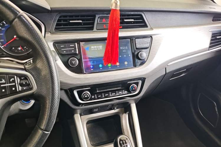 Used Geely Auto Vision X3 2017 1.5L Manual Luxury Model Audio And AC Panel
