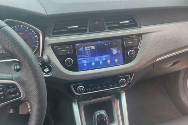Used Geely Auto Vision X3 2017 1.5L Automatic Luxury Model Audio And AC Panel