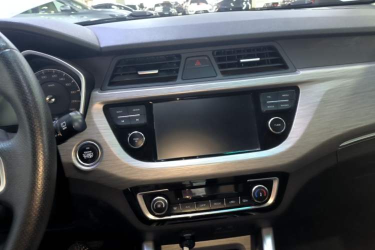 Used Geely Auto Vision X3 2017 1.5L Automatic Elite Model Audio And AC Panel