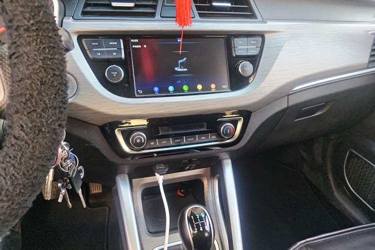 Used Geely Auto Vision X3 2017 1.5L Manual Luxury Model Audio And AC Panel