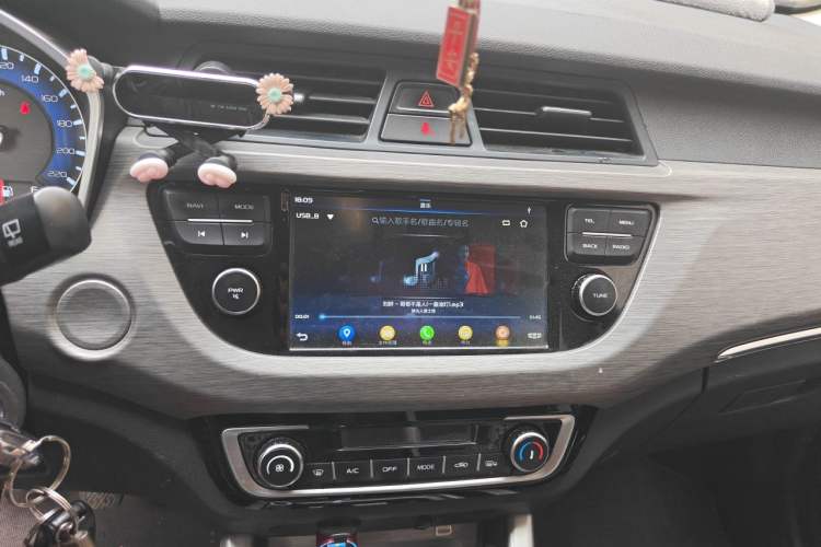 Used Geely Auto Vision X3 2017 1.5L Manual Elite Model Audio And AC Panel