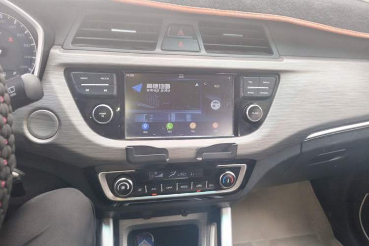 Used Geely Auto Vision X3 2017 1.5L Manual Elite Model Audio And AC Panel