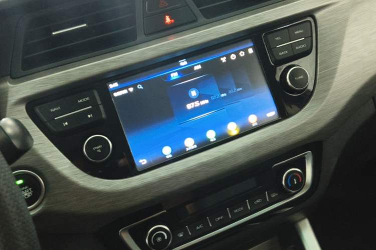 Used Geely Auto Vision X3 2017 1.5L Automatic Elite Model Audio And AC Panel
