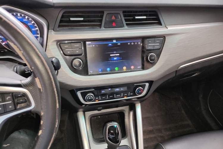 Used Geely Auto Vision X3 2017 1.5L Automatic Luxury Model Audio And AC Panel
